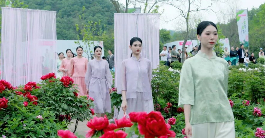 云裳牡丹・一箭倾心——十堰武商MALL奏响商文旅融合新乐章