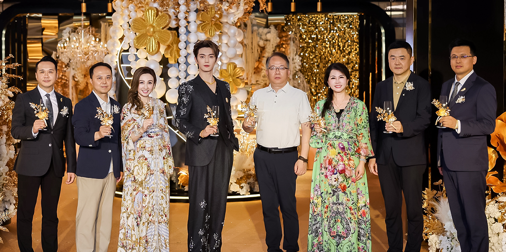 武商MALL·世贸携金至尊代言人许凯引爆时尚热潮
