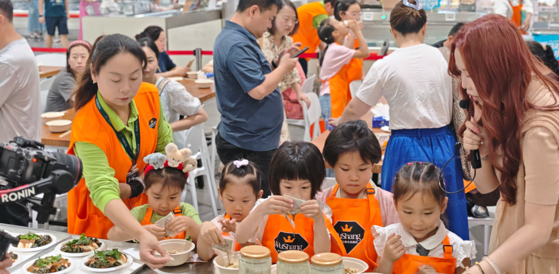 探寻荆楚优品 述说少年食光——WS武商江豚会员店携手武汉广电开展“荆楚味•少年说”DIY活动