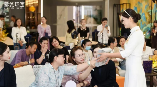 武商MALL·世贸新金珠宝丝羽系列全国首发